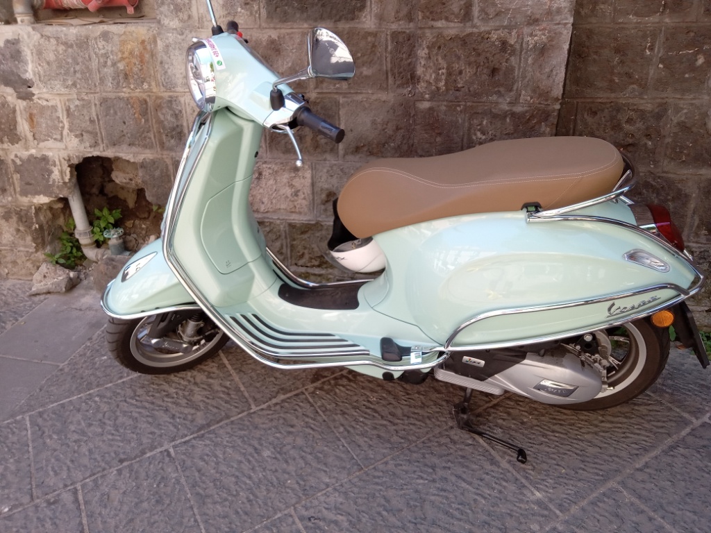 Piazza Tasso Vespa 1